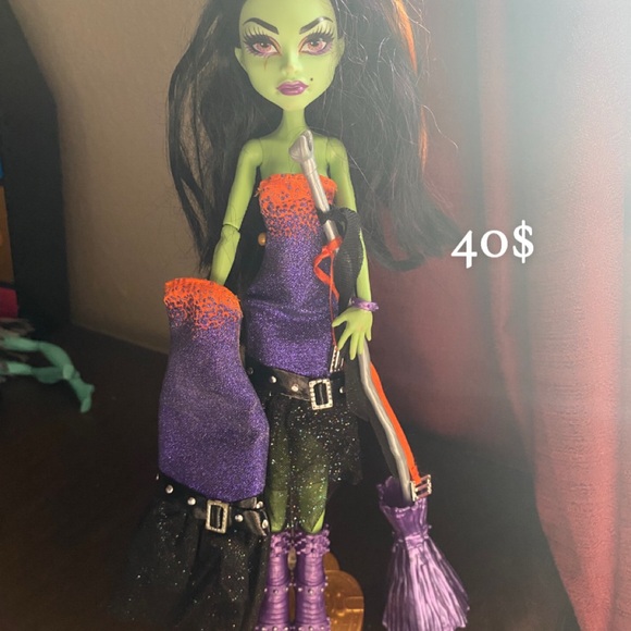 lot of collectible monster high dolls gen one